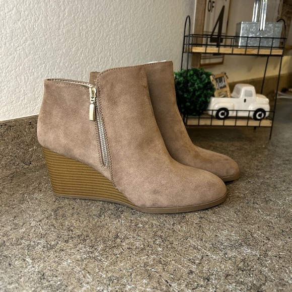 NWOT Style & Co Women's Wynonaa Wedge Booties Brown Size 11 - Picture 1 of 6